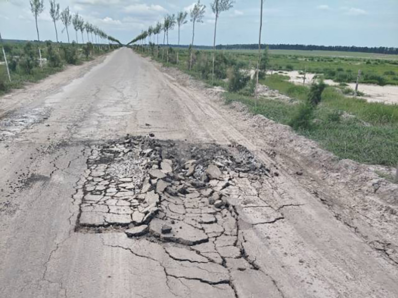 路面破損。網(wǎng)友留言供圖