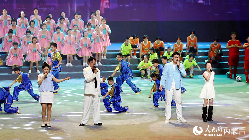 開幕式現(xiàn)場表演。實習(xí)生 董昱攝