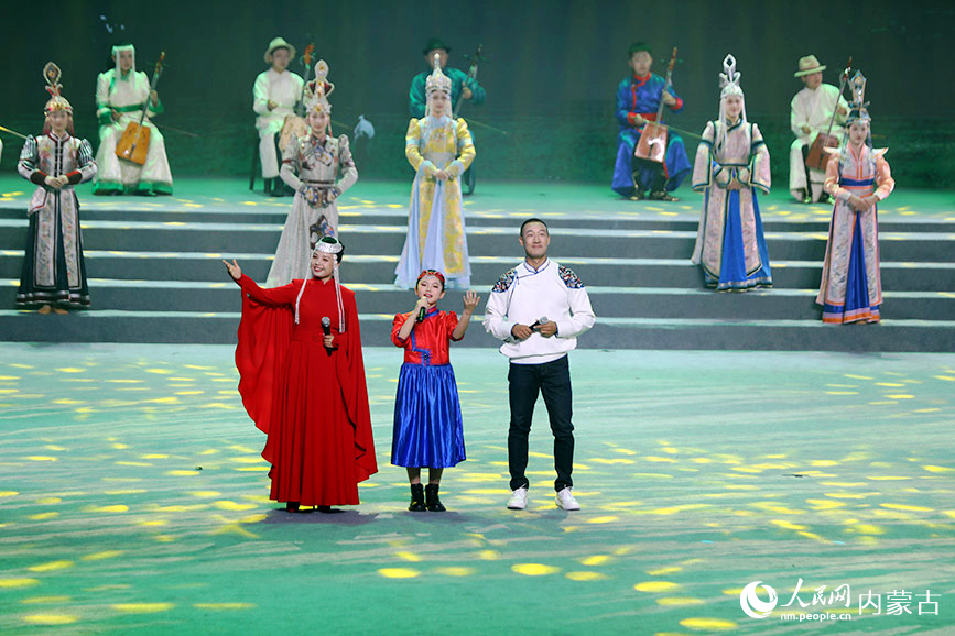 開幕式現(xiàn)場(chǎng)表演。實(shí)習(xí)生 董昱攝