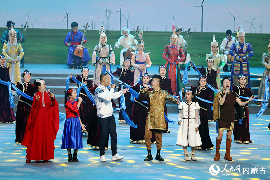 開(kāi)幕式現(xiàn)場(chǎng)表演。實(shí)習(xí)生 董昱攝