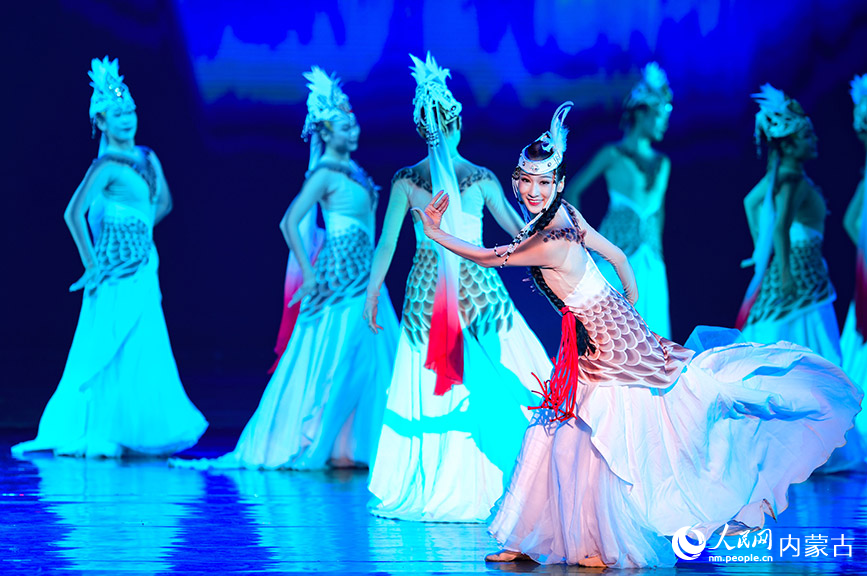 8月29日，演員在舞劇《敕勒川》中表演。王正攝