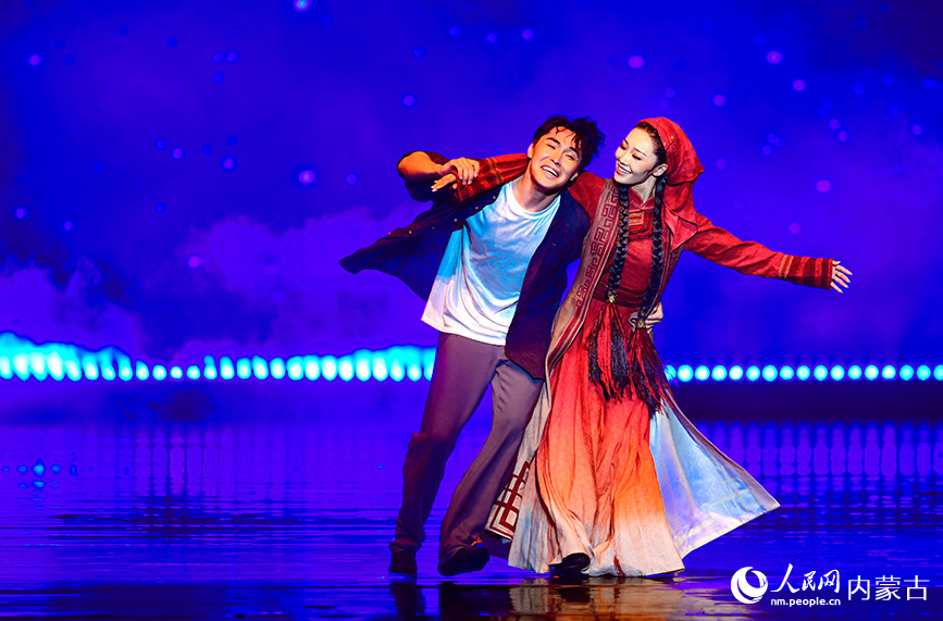 8月29日,演員在舞劇《敕勒川》中表演。王正攝