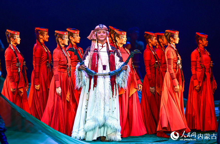 8月29日，演員在舞劇《敕勒川》中表演。王正攝