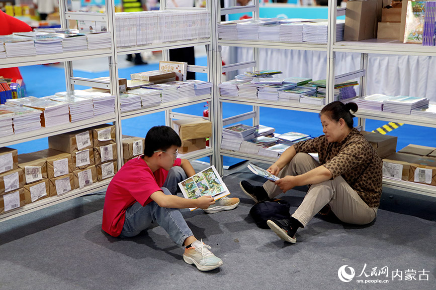 書展現場。實習生 王伊蕊攝