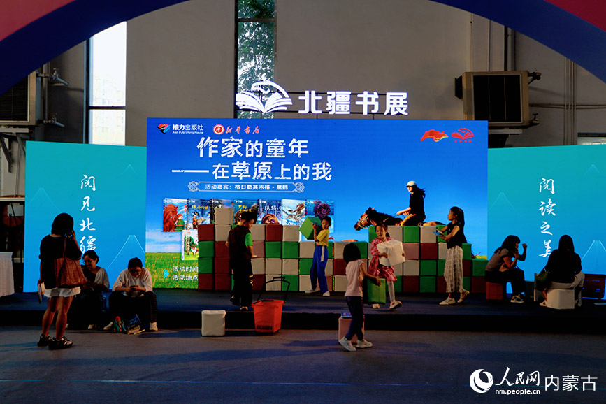 書展現場。實習生 王伊蕊攝