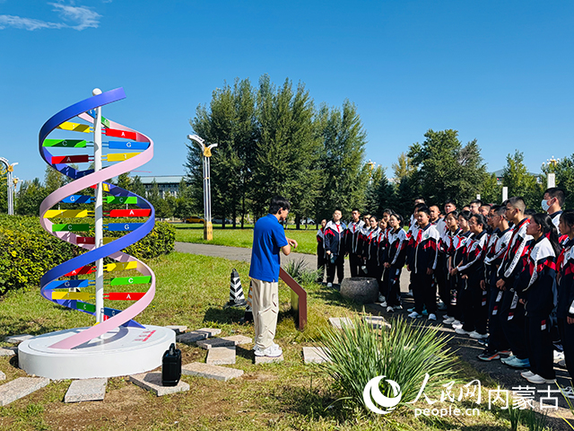活動現場進行知識科普。人民網記者 張聿修攝