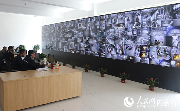 吉鐵鐵合金生產(chǎn)指揮中心。王程宇攝