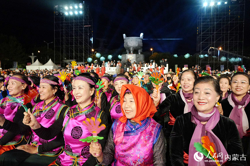 現(xiàn)場(chǎng)觀眾反響熱烈。實(shí)習(xí)生 王正玉攝