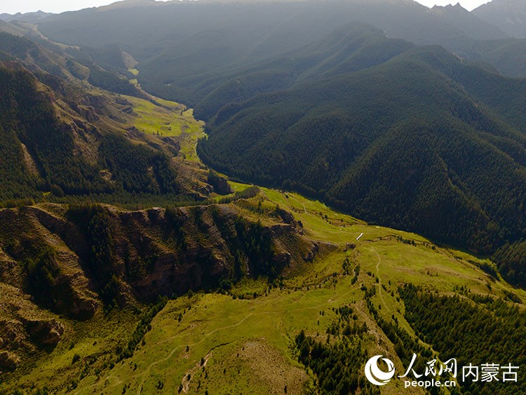 內(nèi)蒙古賀蘭山國(guó)家級(jí)自然保護(hù)區(qū)的天賜灣景色怡人。人民網(wǎng)記者 齊浩男攝