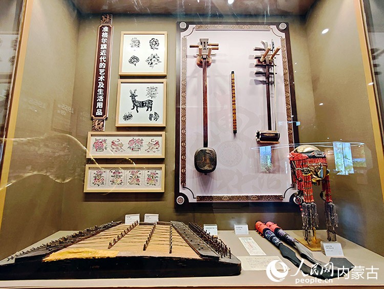 黃河文化館內精美展品。人民網記者 張雪冬攝