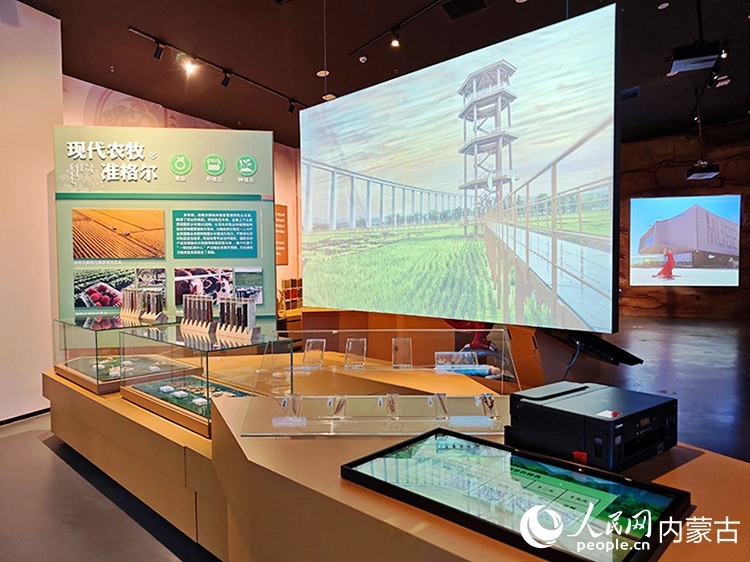 黃河文化館現代農牧業展區。人民網記者 張雪冬攝