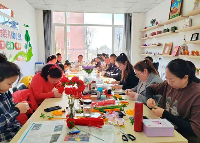 都斯圖社區(qū)殘疾人手工藝坊直播現(xiàn)場(chǎng)。都斯圖社區(qū)供圖