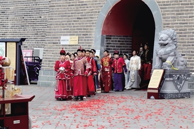 舉辦集體婚禮。