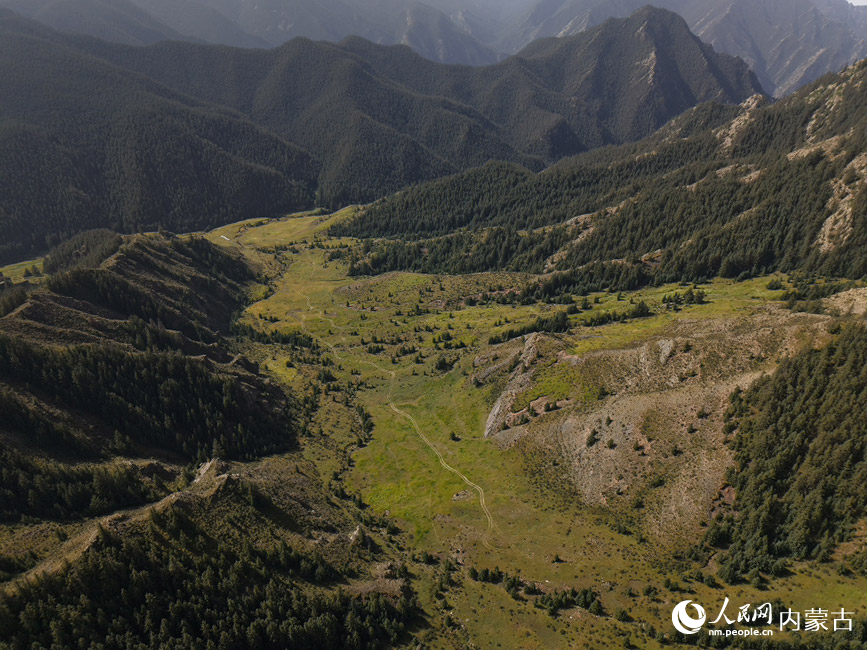 賀蘭山美景。人民網記者 齊浩男攝