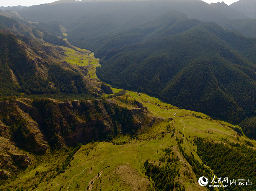 賀蘭山美景。人民網(wǎng)記者 齊浩男攝