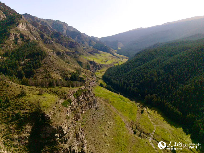賀蘭山美景。人民網記者 齊浩男攝
