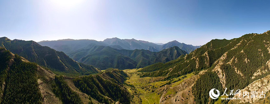 賀蘭山美景。人民網記者 齊浩男攝