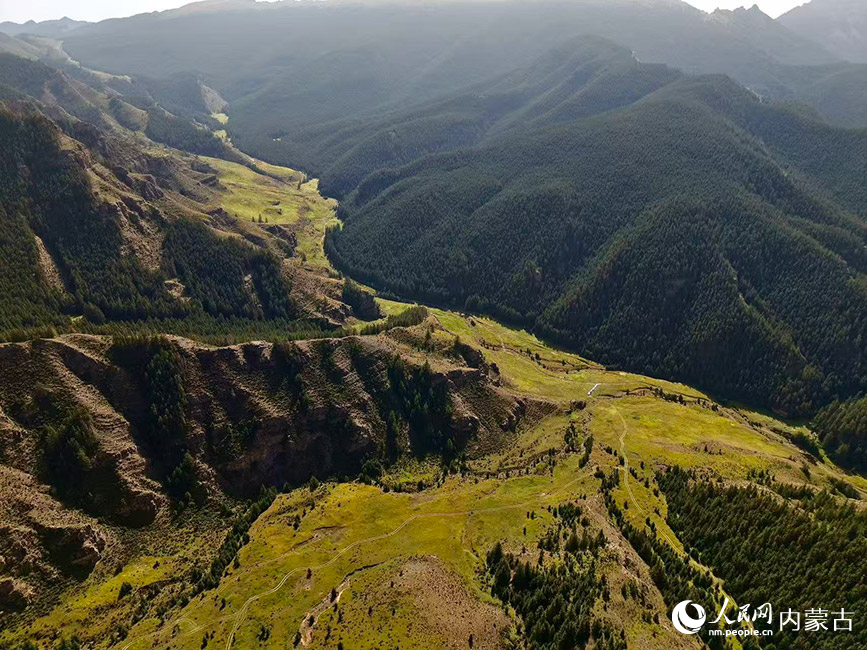賀蘭山美景。人民網(wǎng)記者 齊浩男攝
