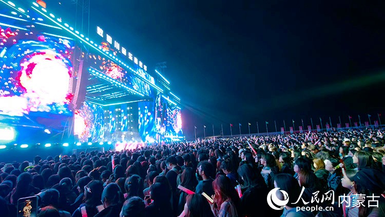 敕勒川音樂嘉年華現(xiàn)場(chǎng)。人民網(wǎng)記者 張力洋攝