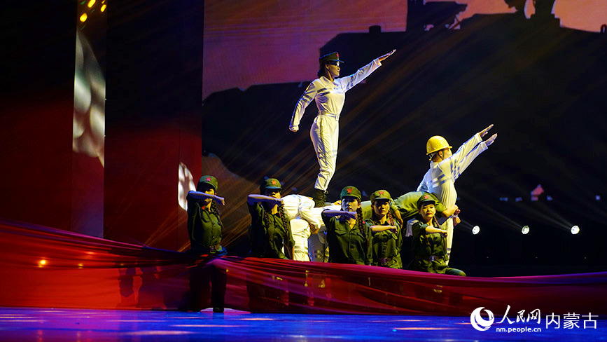 晚會演出現(xiàn)場。人民網(wǎng)記者 齊浩男攝