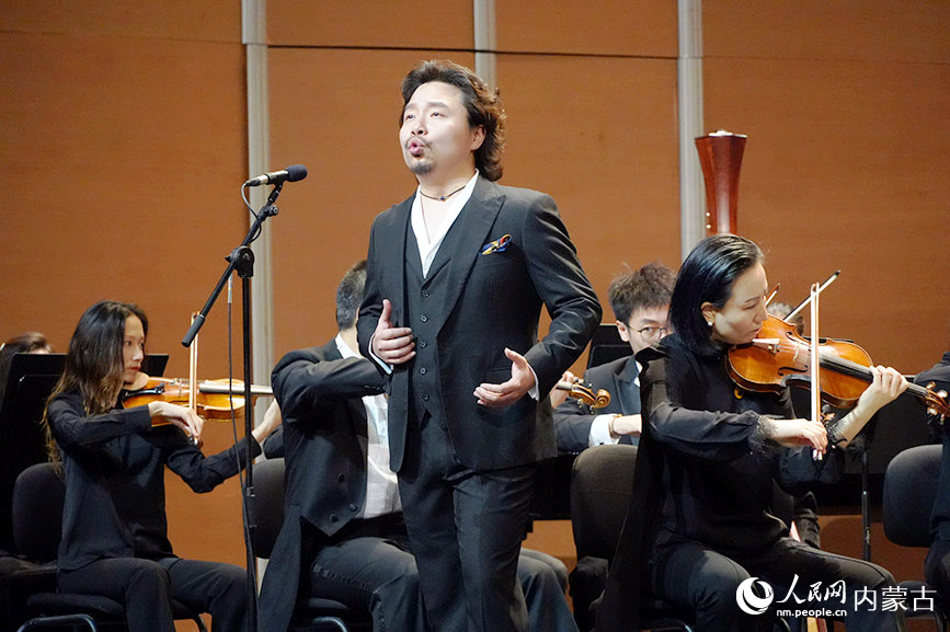 演出現(xiàn)場(chǎng)。實(shí)習(xí)生 王正玉攝