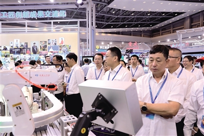 北疆工匠培育對象參觀學習。