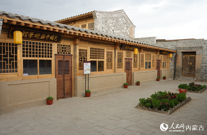 老包頭走西口文化歷史街區(qū)。人民網(wǎng)記者 張雪冬攝