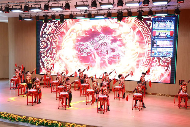 孩子們進(jìn)行文藝表演。宋怡霏攝