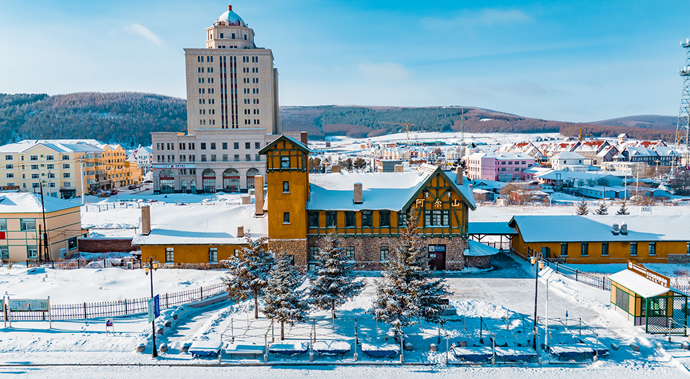 阿爾山火車站，冬日銀裝素裹，美如童話。