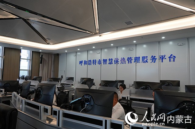 呼和浩特市智慧供熱管理服務(wù)平臺工作間。實習生 牛佳攝