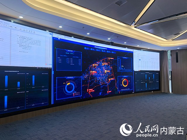 呼和浩特市智慧供熱管理服務(wù)平臺大屏。實習生 牛佳攝
