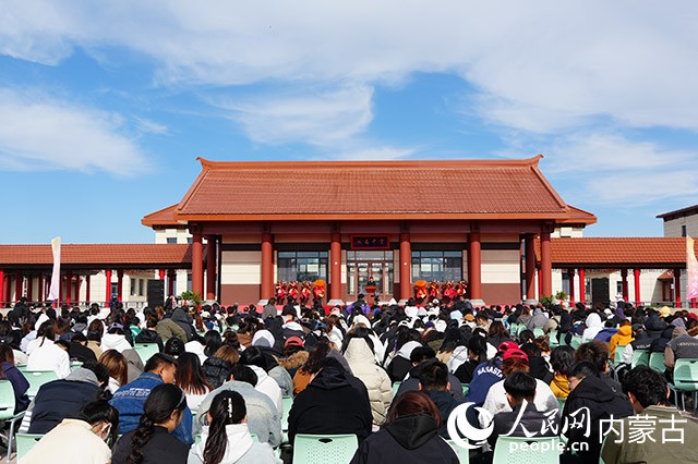 內蒙古鴻德文理學院云中校區落成典禮現場。實習生 牛佳攝