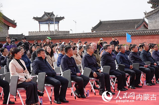 內蒙古鴻德文理學院云中校區落成典禮現場。實習生 牛佳攝