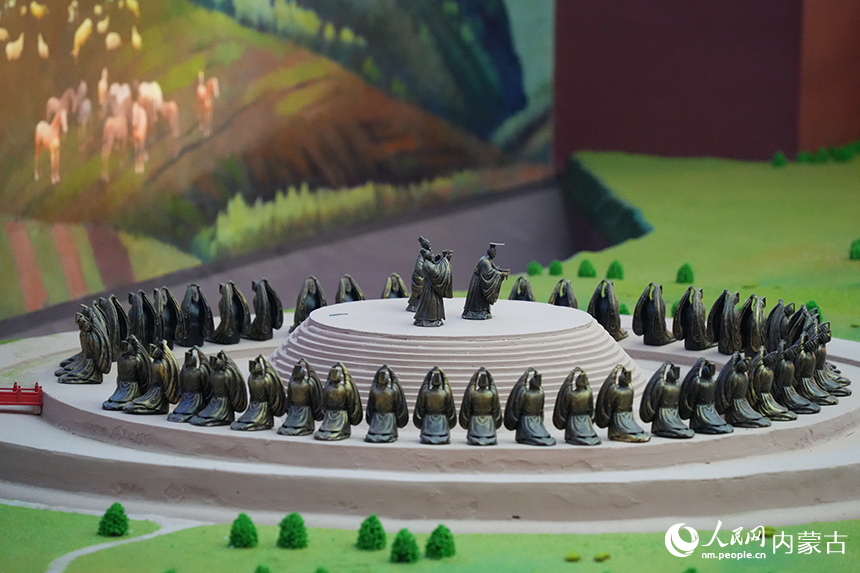 武川博物館內的精美展品。人民網記者 張雪冬攝