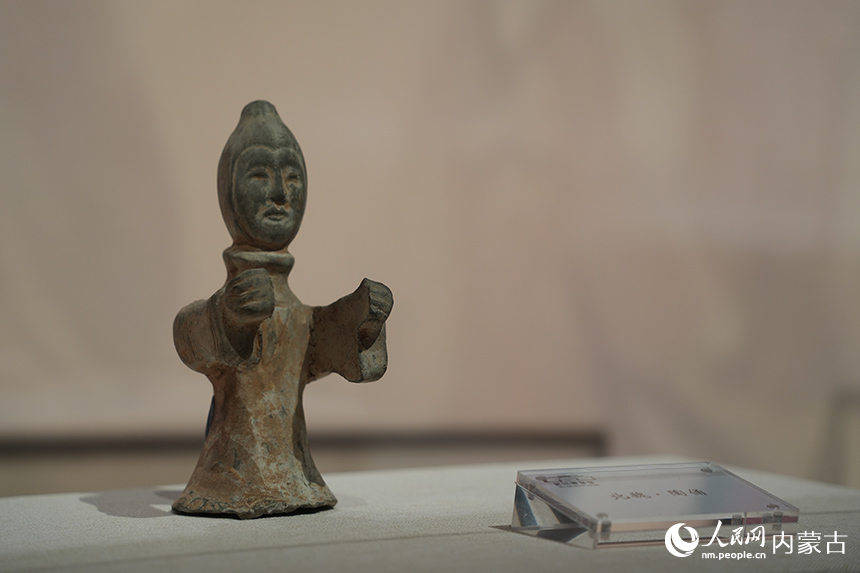 武川博物館內的精美展品。人民網記者 張雪冬攝