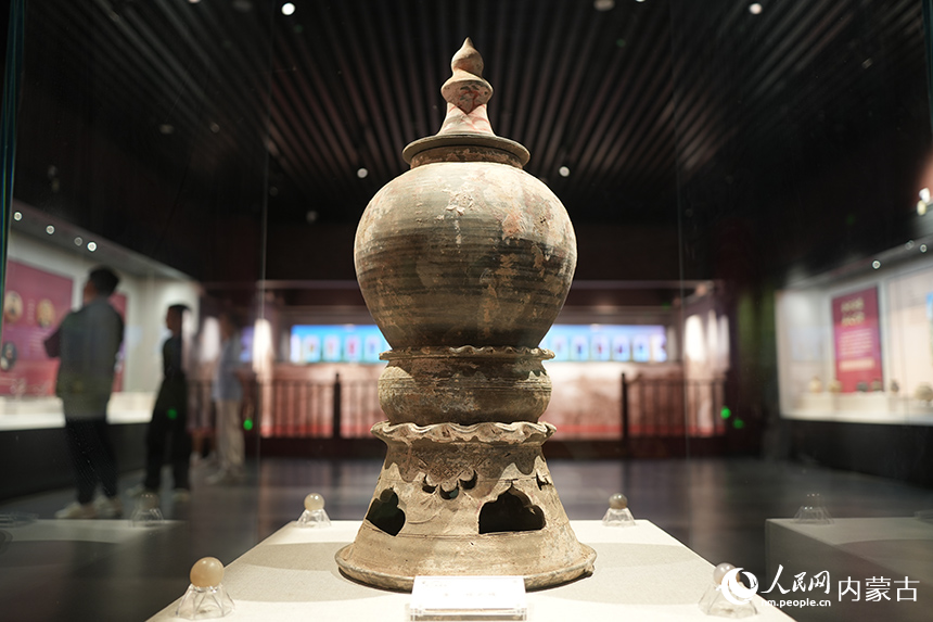 武川博物館內的精美展品。人民網記者 張雪冬攝