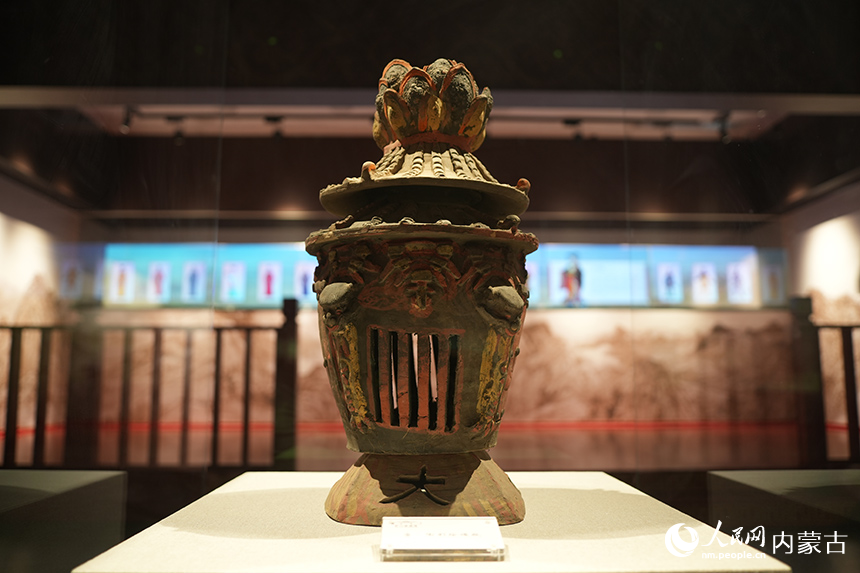 武川博物館內的精美展品。人民網記者 張雪冬攝