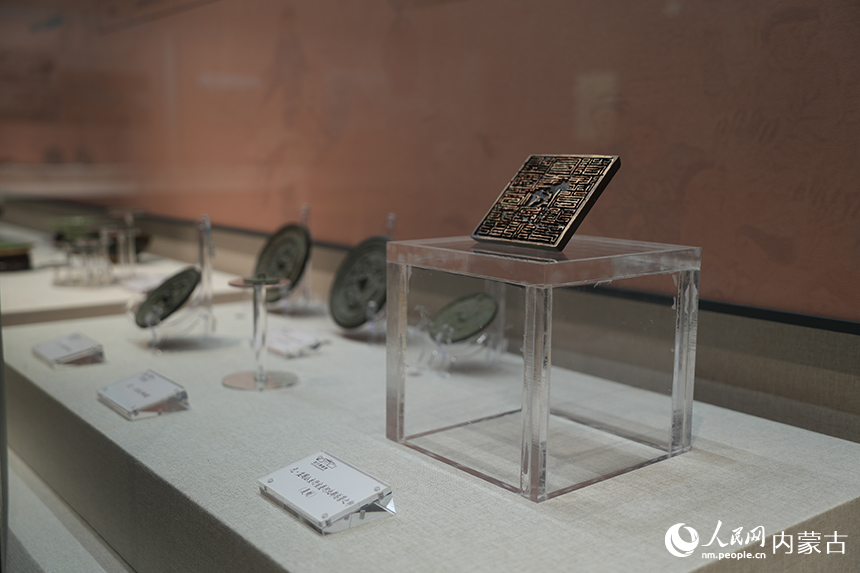 武川博物館內(nèi)的精美展品。人民網(wǎng)記者 張雪冬攝