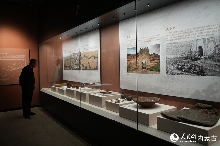 武川博物館內的精美展品。人民網記者 張雪冬攝