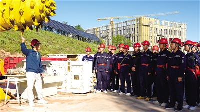 國(guó)能神東集團(tuán)援建產(chǎn)教融合實(shí)訓(xùn)基地。