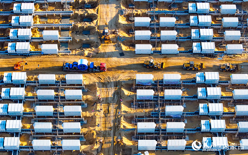 谷山梁3GW/12.8GWh儲(chǔ)能電站項(xiàng)目建設(shè)現(xiàn)場。王正攝