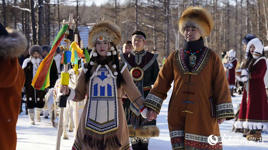 “森林童話婚禮”等特色項目吸引大批游客互動參與。項超攝