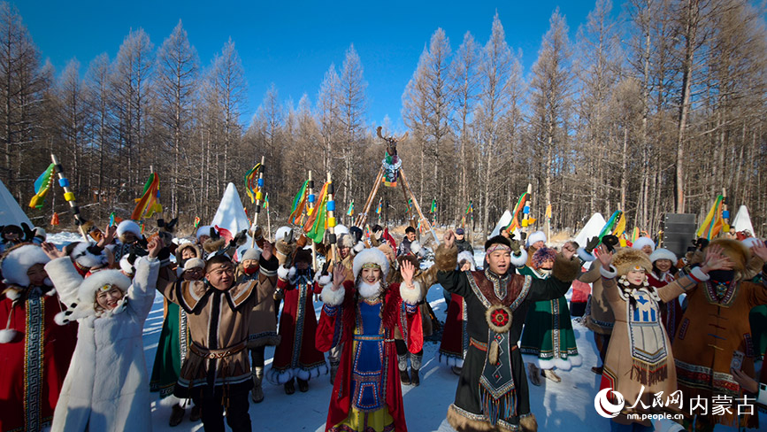 “森林童話婚禮”等特色項目吸引大批游客互動參與。人民網記者 張力洋攝