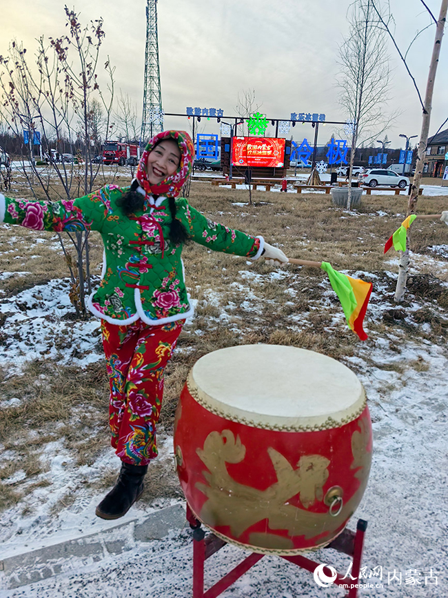 冷極村特色民俗歡迎活動。人民網記者 富麗娟攝