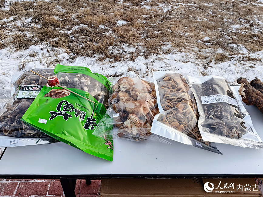 冷極村特色農(nóng)產(chǎn)品。人民網(wǎng)記者 富麗娟攝
