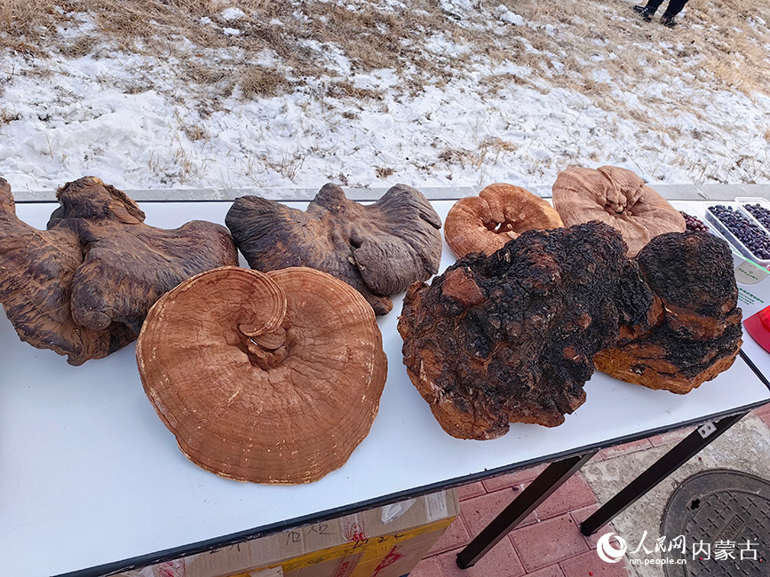 冷極村特色農(nóng)產(chǎn)品。人民網(wǎng)記者 富麗娟攝