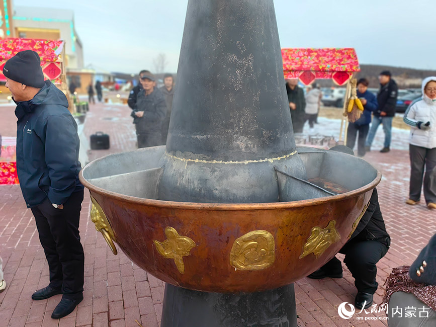 冷極村雪地火鍋。人民網記者 富麗娟攝