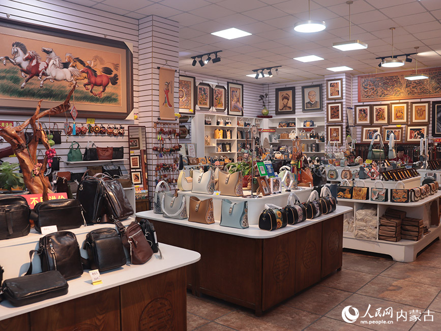 塞上老街里的特色店鋪。實習生 劉迎雪攝