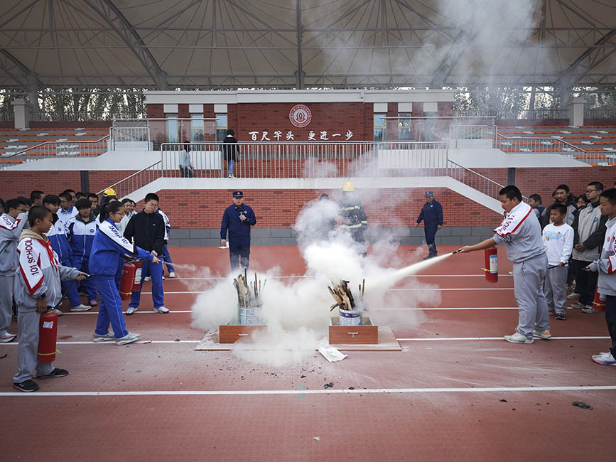 學習滅火器使用