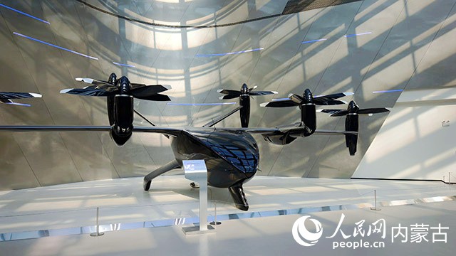 小鵬匯天研發中心展示的飛行載具。人民網記者 張力洋攝